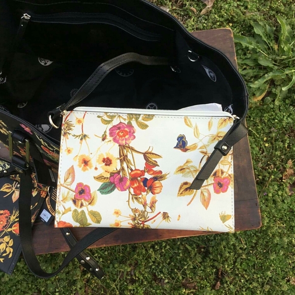 Alice Through the Looking Glass Handbag - Picture 4 of 8